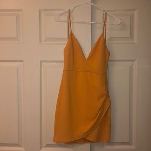 Mustard yellow simple dress.